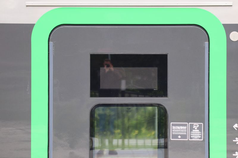 Gloednieuwe Zweedse Civity door Nederland getrokken